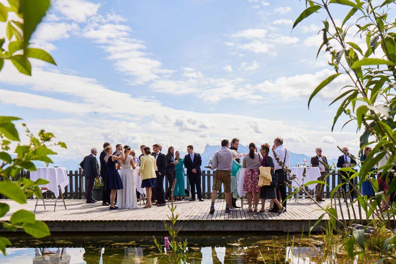 Kleine Veranstaltung auf der Terrasse der Zistelalm