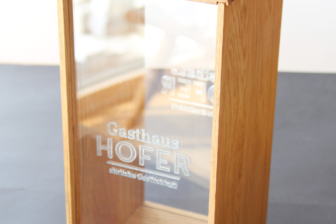 Box für ein Gewinnspiel für das Gasthaus Hofer in Neukirchen an der Enknach