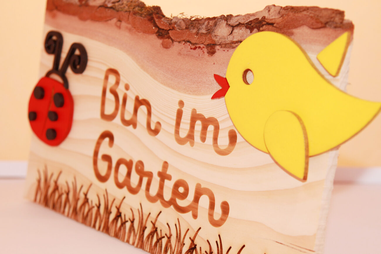 Holzschild für den Garten mit Lasercutter