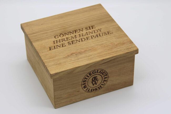 Holzbox für Stieglgut Wildshut mit individuellem Spruch